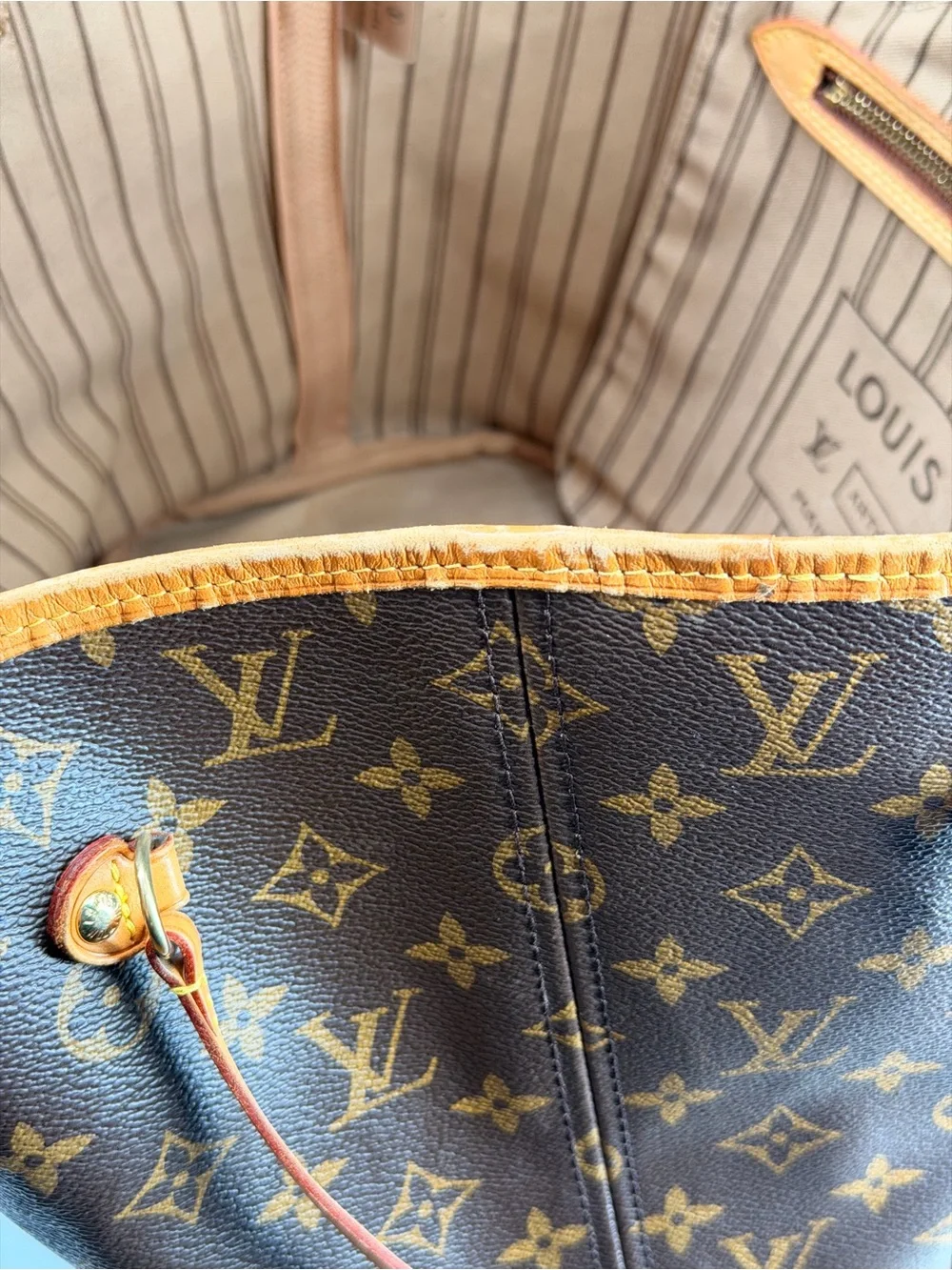 Louis Vuitton Neverfull MM Brown Canvas Monogram Tote Bag with Pouch